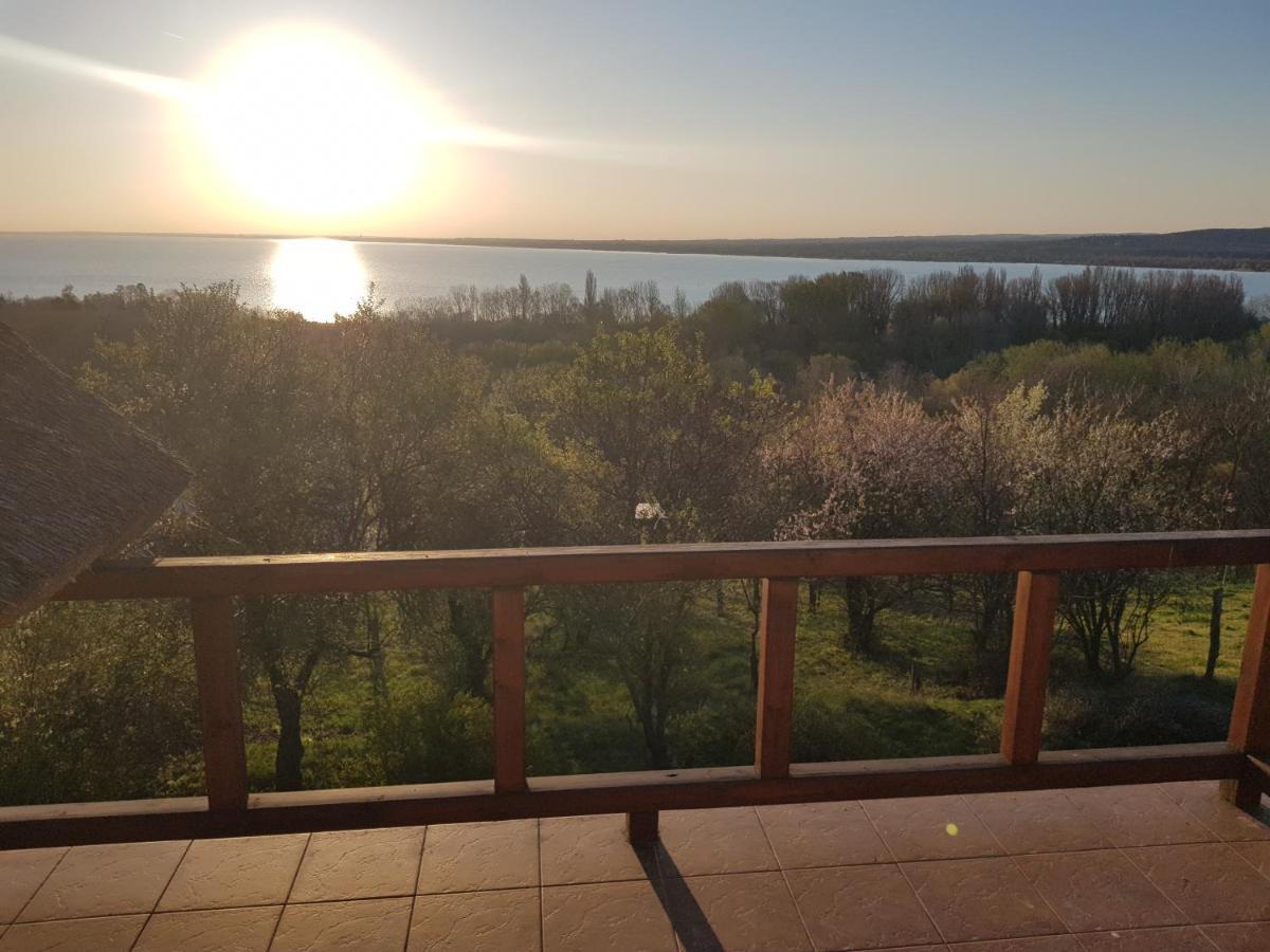 Villa Korozsa Vendeghaz Tihany Exteriör bild
